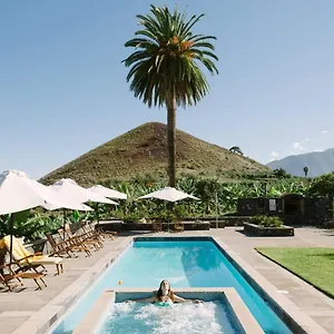https://el-patio-de-tita.tenerifehoteles.net